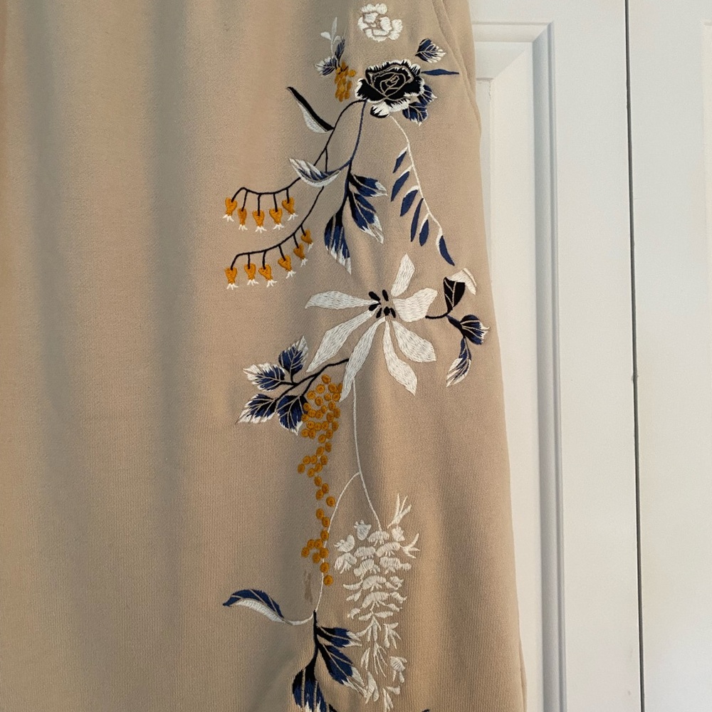 Embroidery pencil skirt with pockets. Size M. - Picture 3 of 9